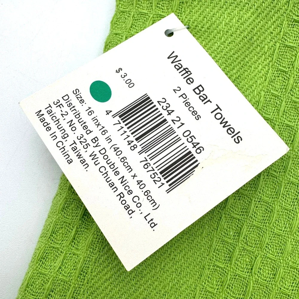 TARGET NEW Bullseye Playground St. Patrick's Day‎ Wooden Signs Set of 3 & Towels